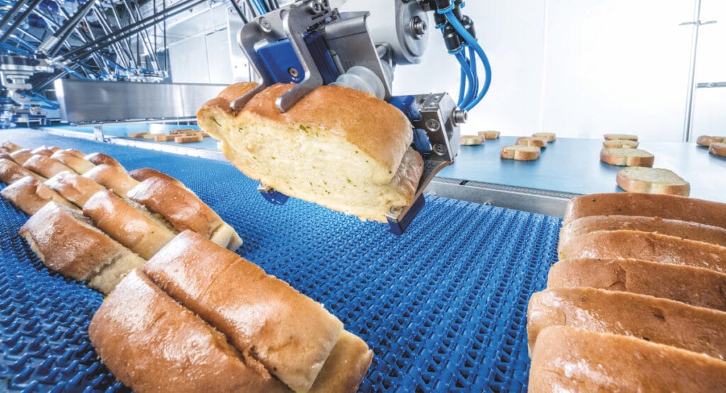 Viele Backwaren sind besonders empfindlich und können leicht zerdrückt werden. Die von Schubert selbst entwickelten Roboter und innovativen Top-Loading-Maschinen sorgen daher für ein äußerst vorsichtiges Handling.