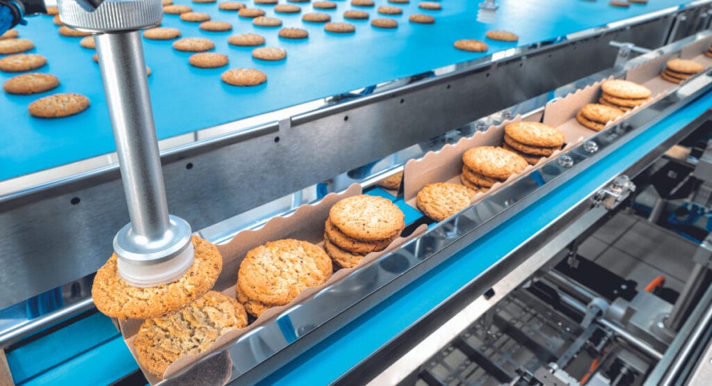 The flowpacker packs baked goods directly from the oven individually, in batches or stacked in flowpacks or places the baked goods in different formations in trays or U-boards before they are packed in flowpacks.