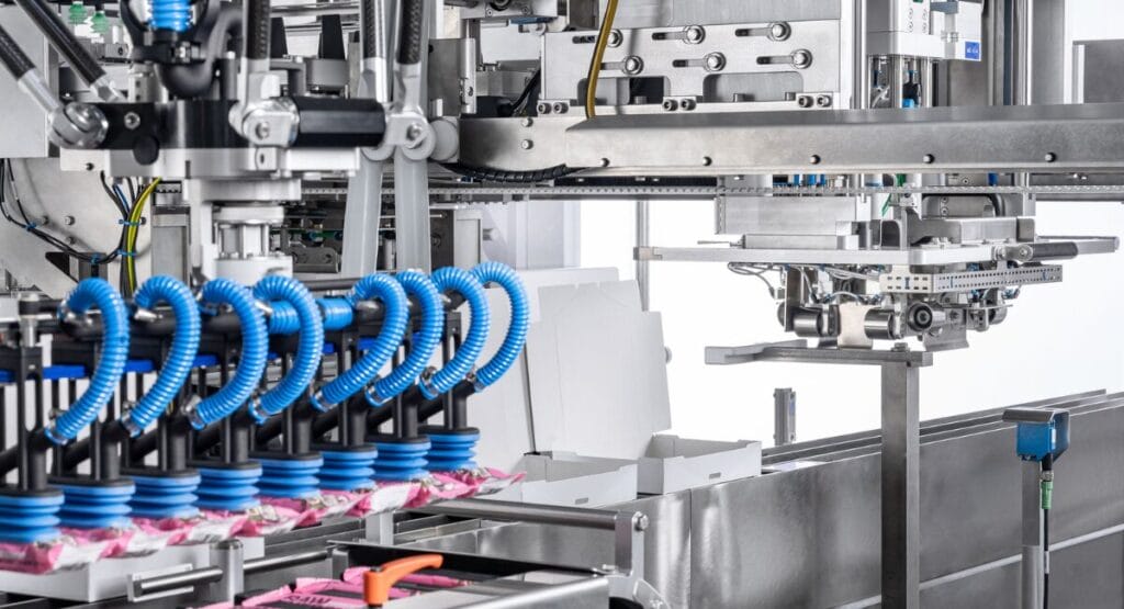 The TLM comfort feeder in combination with a TLM cartoner packaging muesli bars.