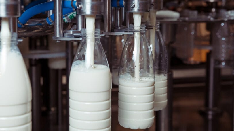 Ab dem 1. Januar 2024 wird auf Milchgetränke in Einweg-Kunststofffalschen von 25 Cent erhoben.