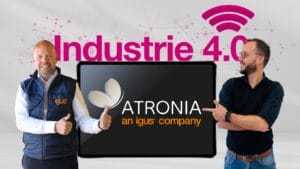 Michael Blass, Geschäftsführer igus e-kettensysteme, und Carlos Alexandre Ferreira, Manager bei Atronia Tailored Systems, freuen sich über die gemeinsame Entwicklung von neuen Industrie 4.0 Produkten. (Quelle: igus GmbH)