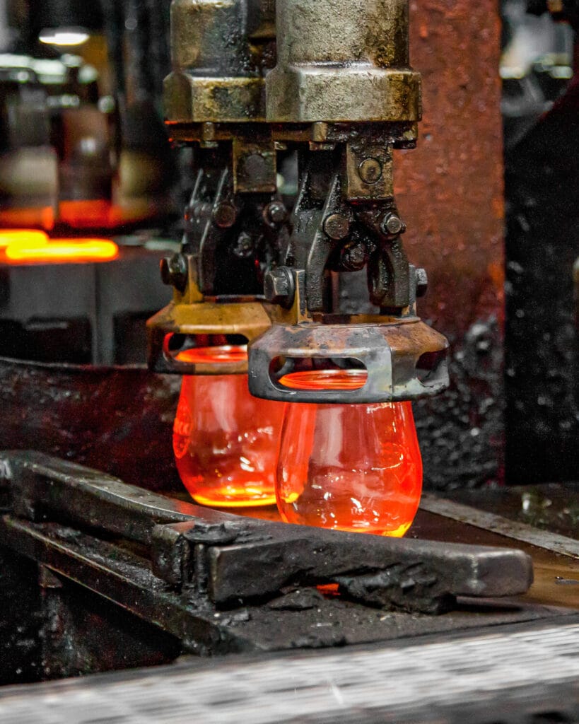 Weck-Gläser werden im Glaswerk in Bonn-Duisdorf hergestellt. 