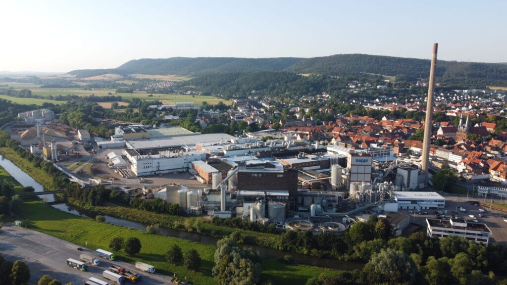 Das Sappi-Werk im niedersächsischen Alfeld produziert gestrichene und ungestrichene Spezialpapiere sowie gebleichten Vollkarton.