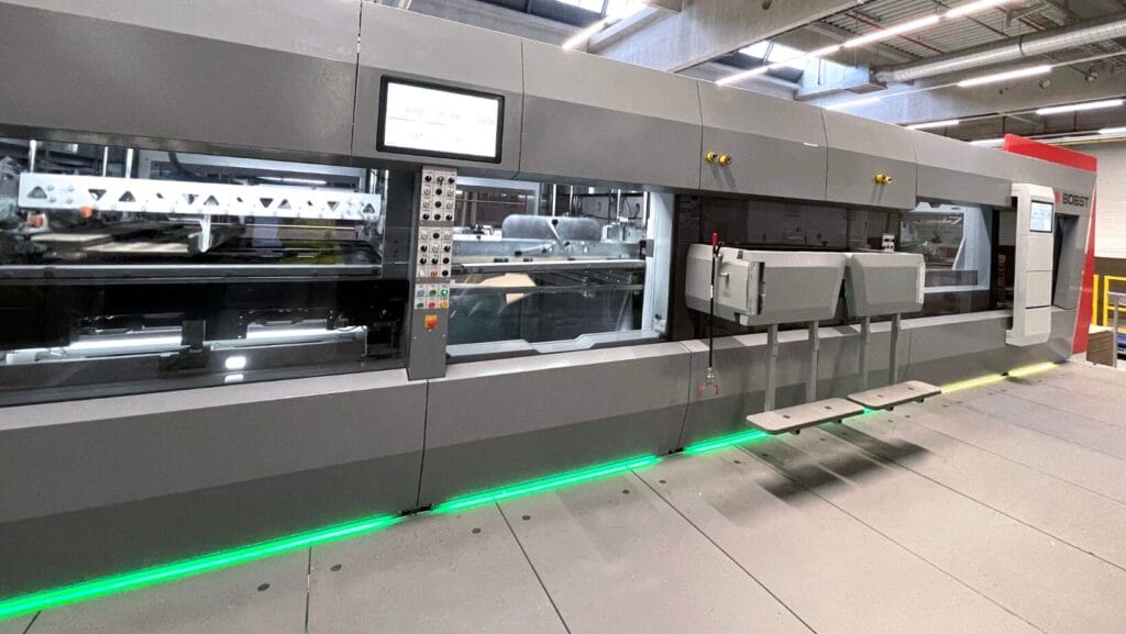 Bobst flatbed die-cutter Mastercut at packit!