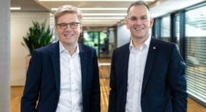 Dr. Mats Gökstorp, Vorstandsvorsitzender der SICK AG (links), und Peter Selders, CEO der Endress+Hauser Gruppe.