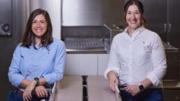 MBM Sabrina Mayer-Mai (links) und Julia Mayer